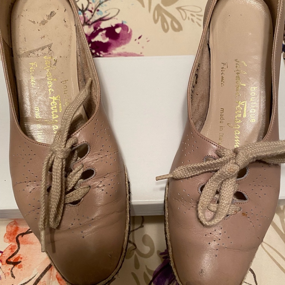 Salvatore Ferragamo Taupe Calf LeatherTie Shoe